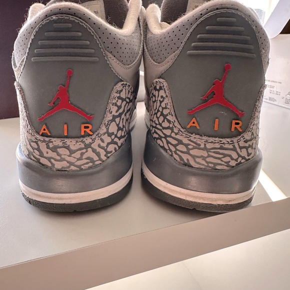 Air Jordan Retro 3’s Wolf Grey, Size 6.5 Youth and Women’s size 8 - Picture 4 of 8